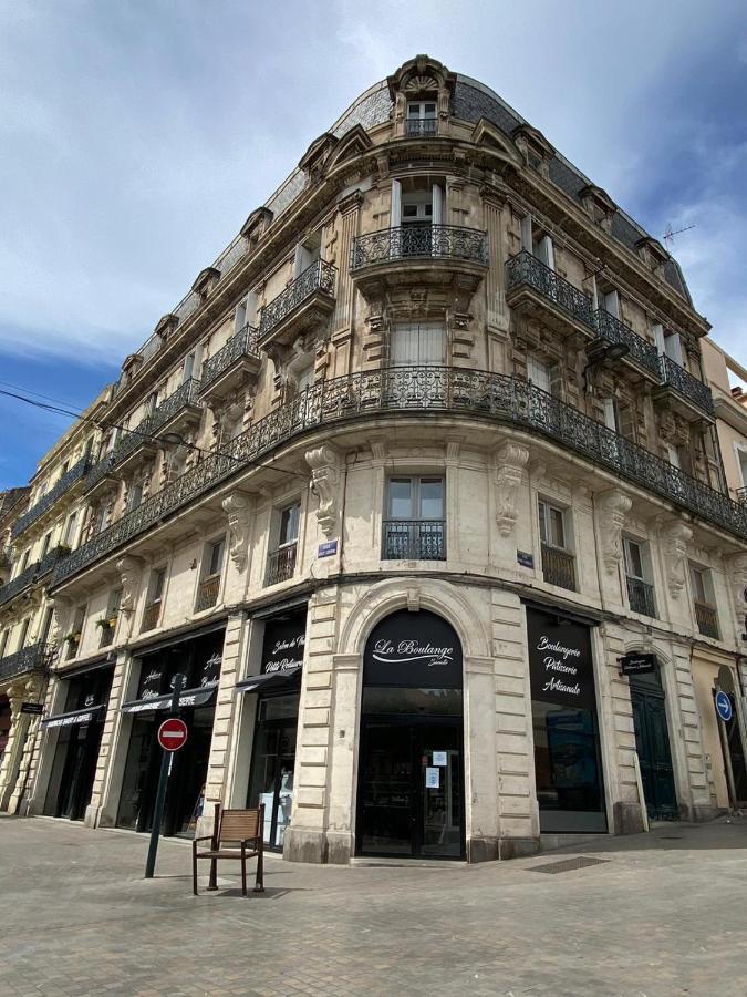 Grand Appartement Au Coeur De Sete Exterior photo