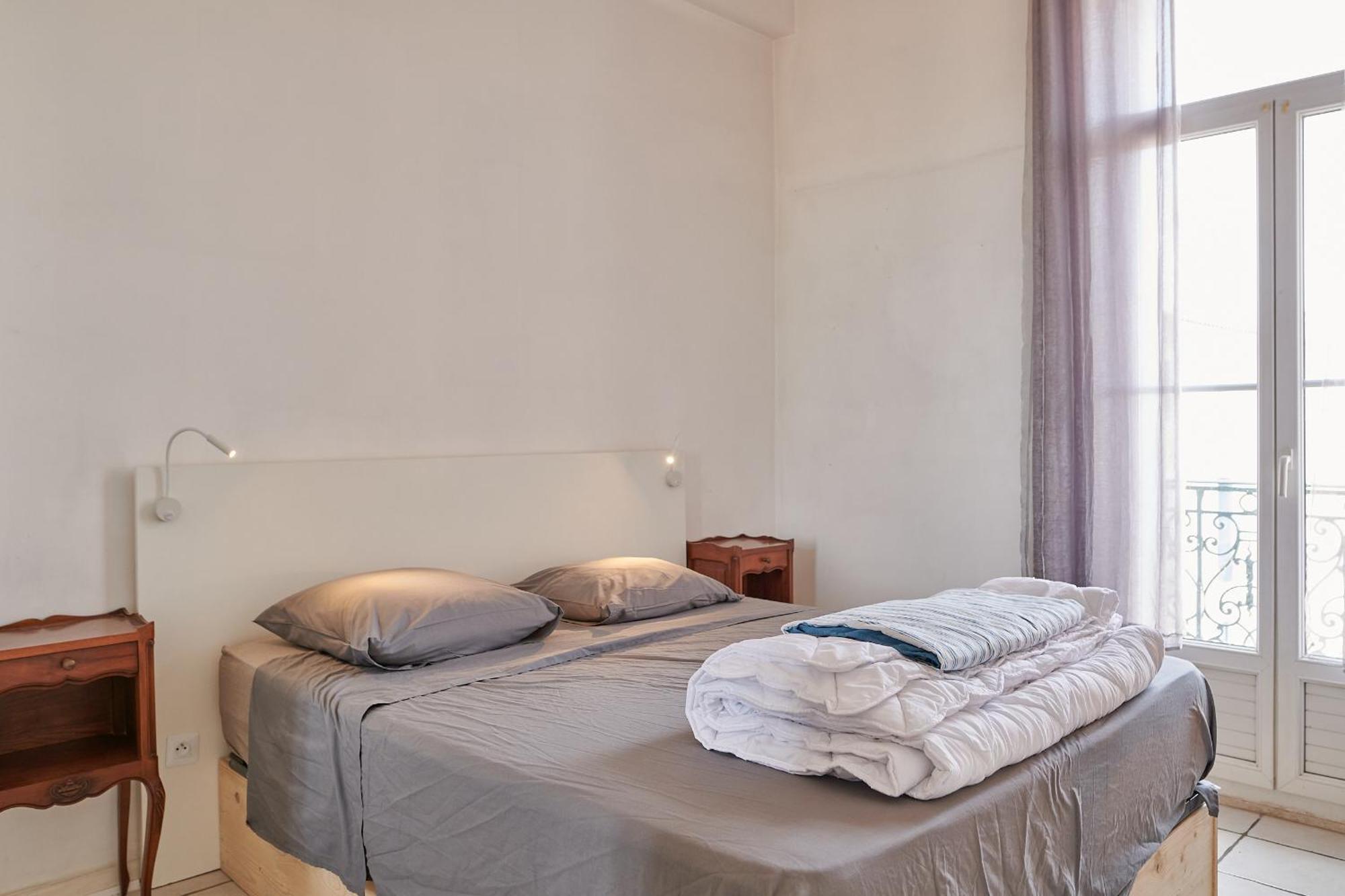 Grand Appartement Au Coeur De Sete Exterior photo